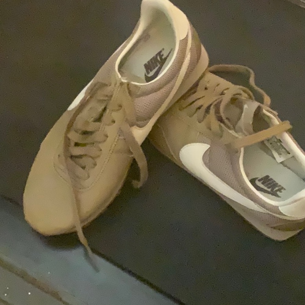 Nike tennis shoes